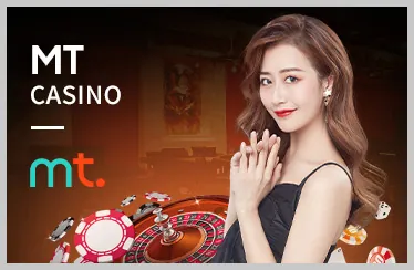 Tay vợt tennis đang giao bóng trên sân đất nện